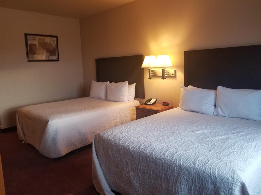Grand View Inn & Suites - photo 12