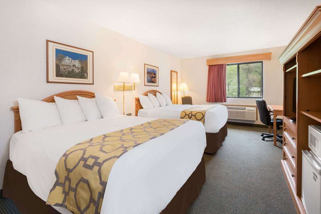 Baymont by Wyndham Hot Springs - photo 10