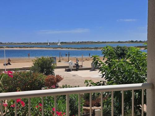Au Bord de la Plage du Grazel in Gruissan, France