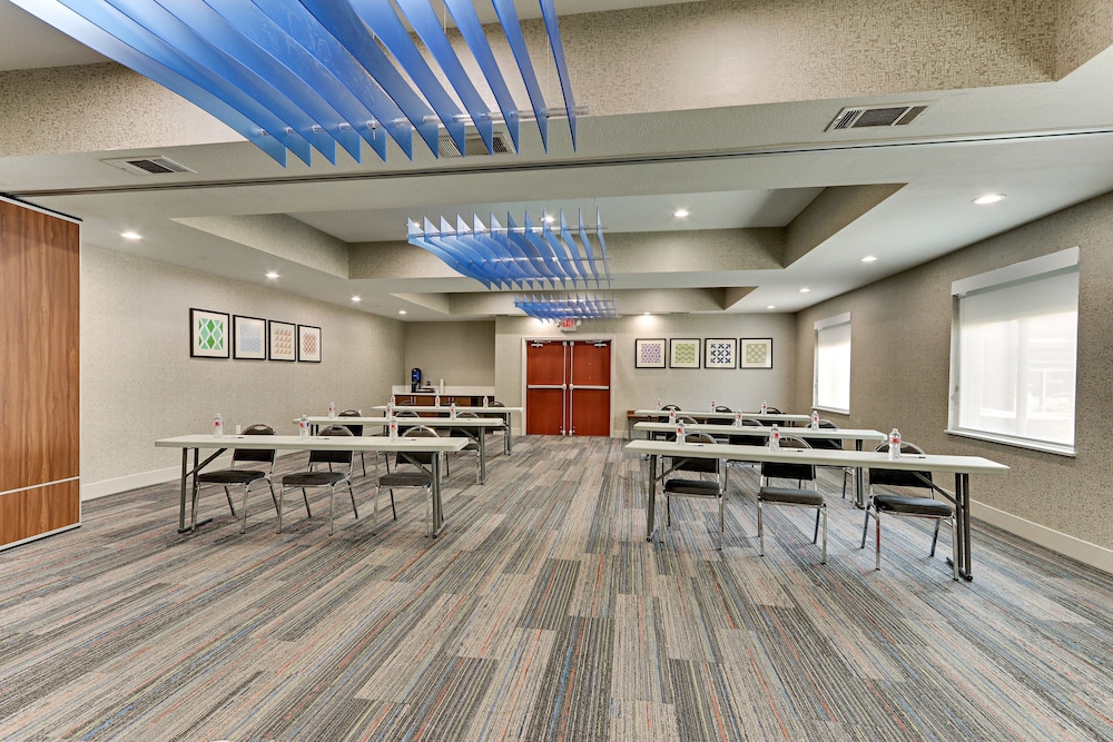 Holiday Inn Express Hotel & Suites Weatherford by IHG - photo 76
