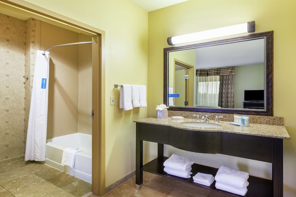 Hampton Inn & Suites Tulsa North Owasso - photo 35