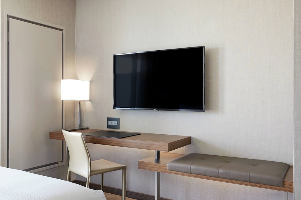 AC Hotel Irvine - photo 11