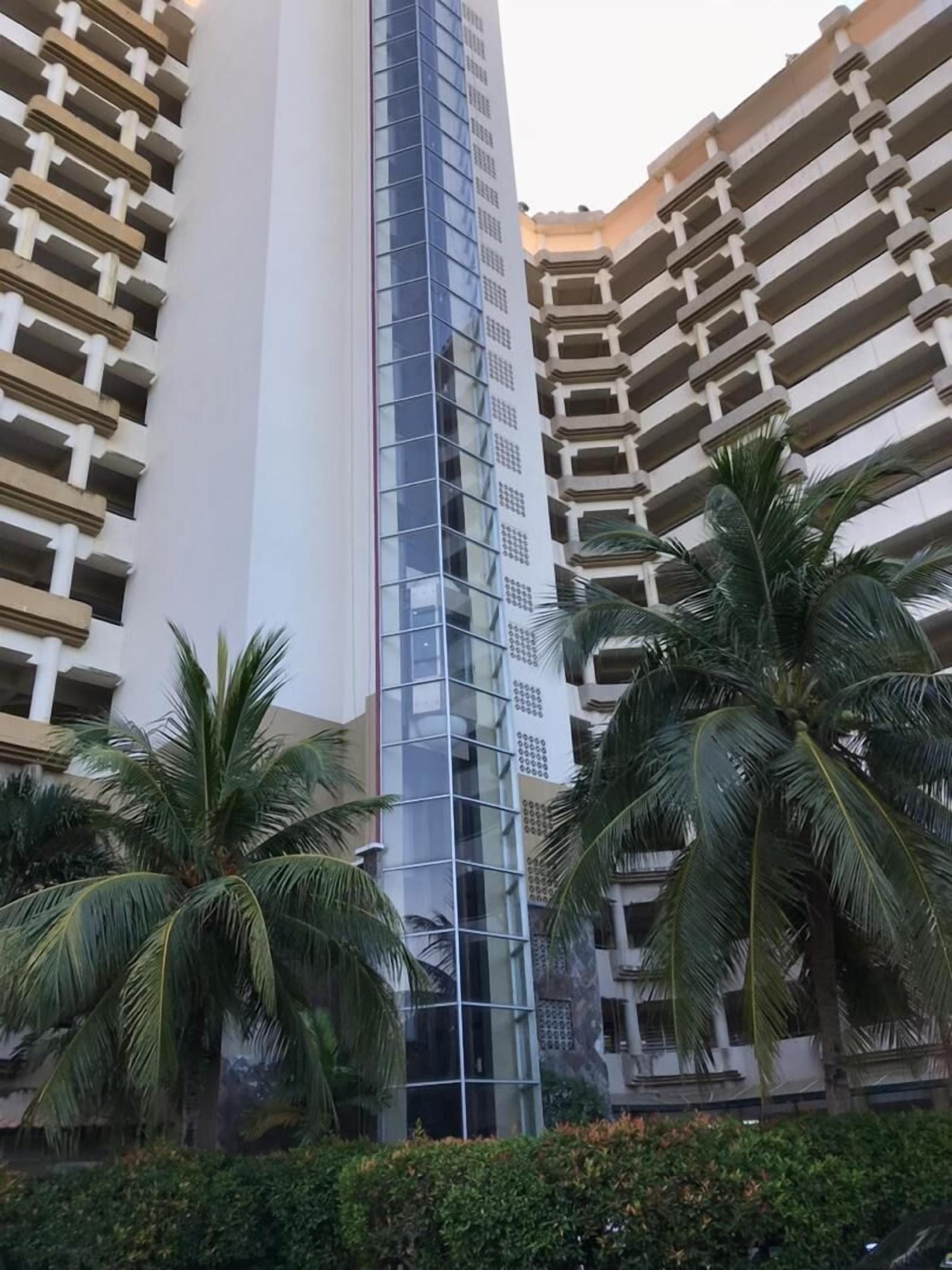 Designer Suite Apartment Seaview 10pax Families Suite — 4-Star Luxury Hotel in Kuah, Malaysia