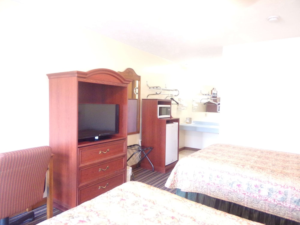 Huggy Bear Motel - photo 16