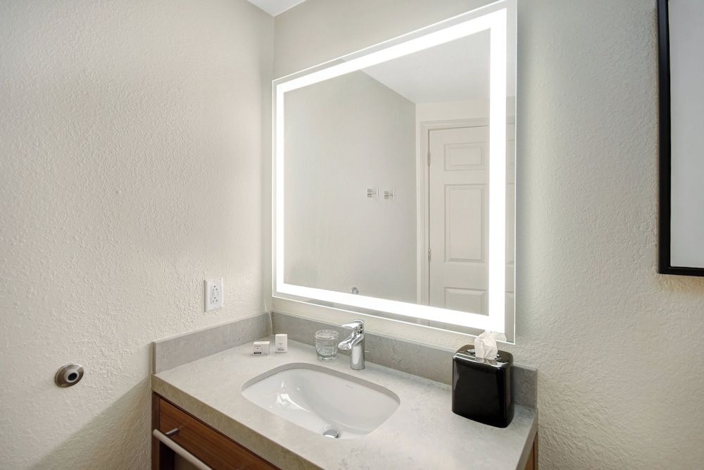 Candlewood Suites Columbia Ft. Jackson by IHG - photo 41
