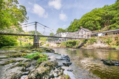 Chainbridge Hotel - carbon neutral hotel in Llangollen