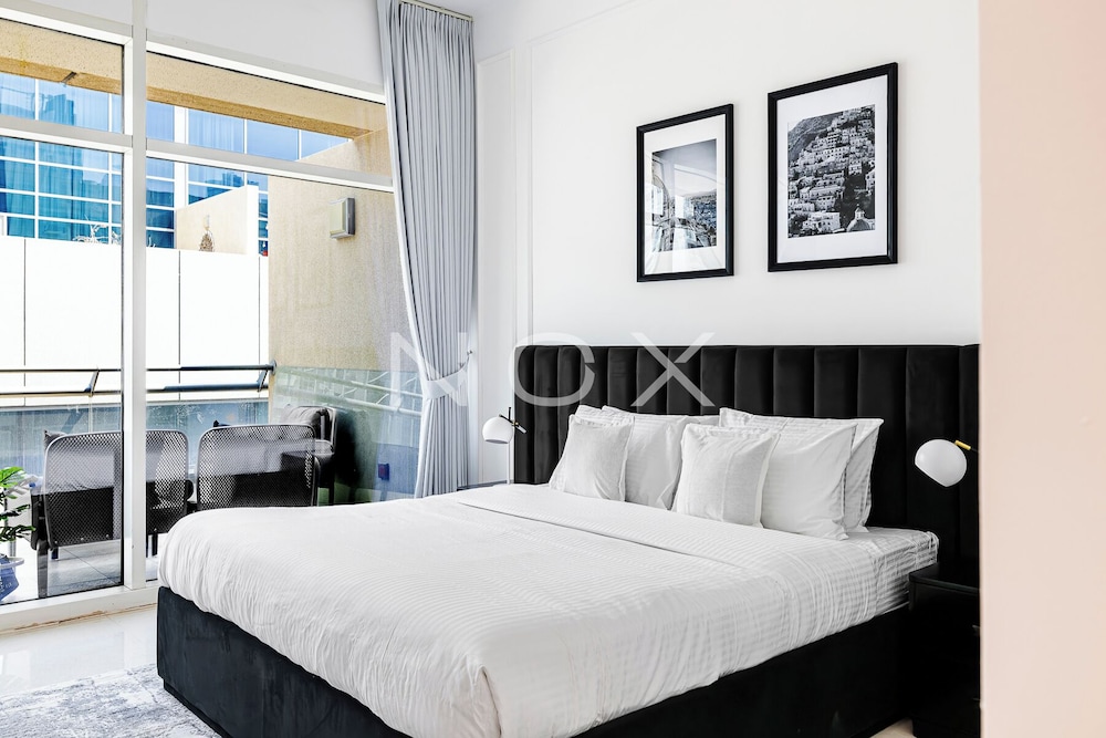 1BR with Study City View Bay Square — 4-Star Luxury Hotel in Dubai, United Arab Emirates