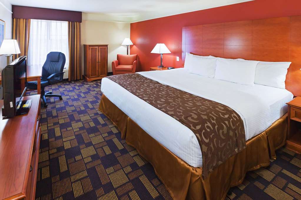 La Quinta Inn & Suites by Wyndham Seguin - photo 13