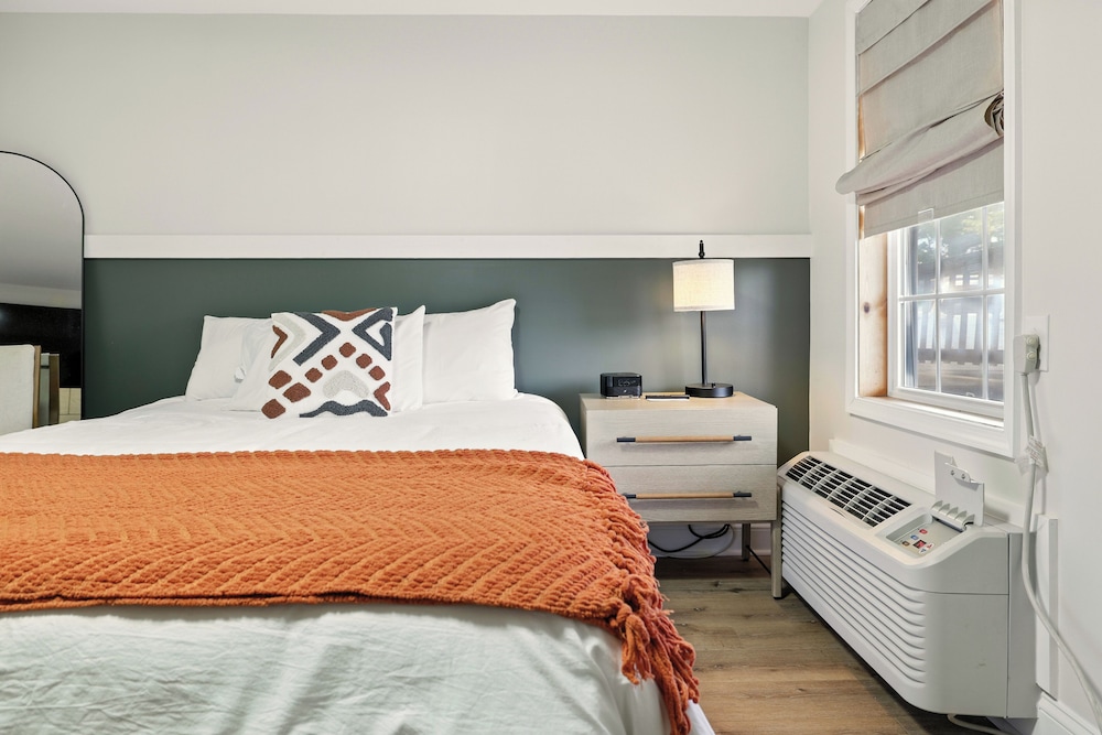 Hillside Motel LLC - photo 24