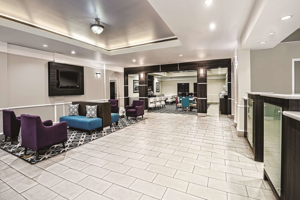 La Quinta Inn & Suites by Wyndham Houston Rosenberg - photo 4