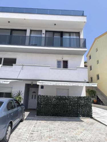 Apartment Ljubičić — 4-Star Luxury Hotel in Podstrana, Croatia
