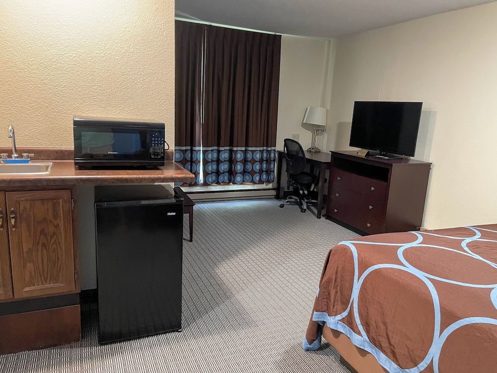 AmeriVu Inn & Suites - photo 4