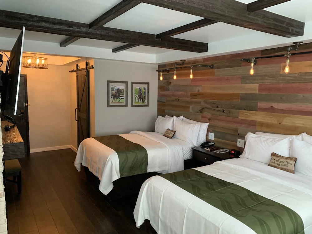 Cedar Stables Inn and Suites - photo 9