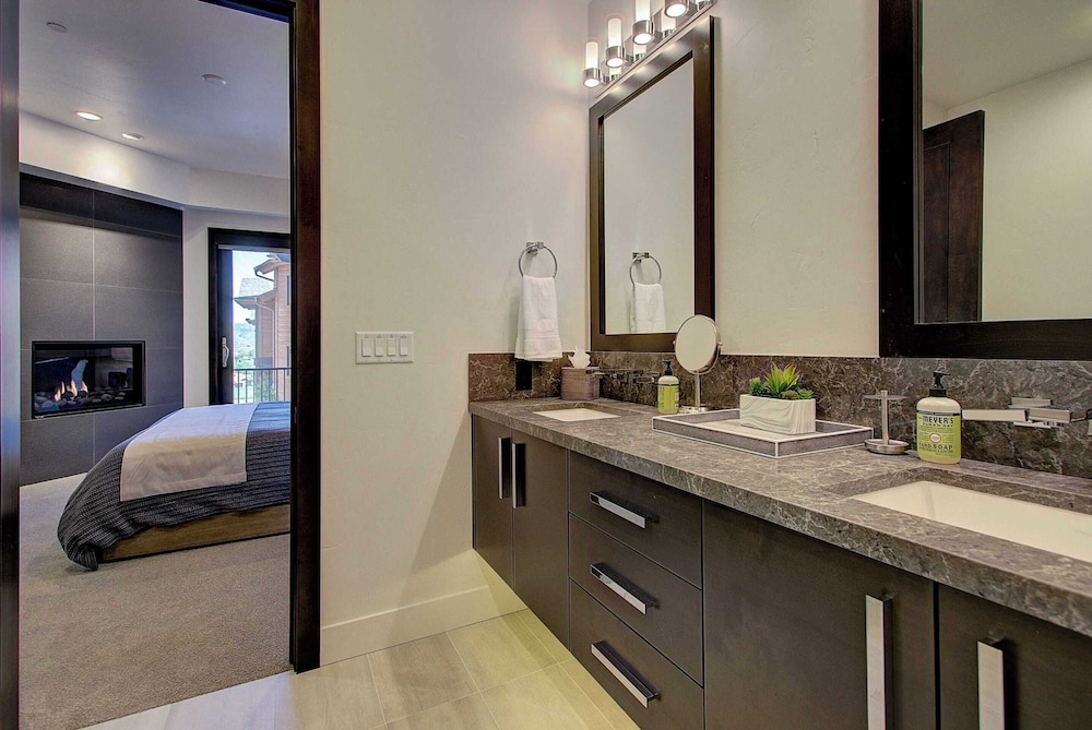 Juniper Landing 3 Bedroom by Avantstay Condo in Park City Mountain Resort w Pool Hot Tub & Gym - photo 9