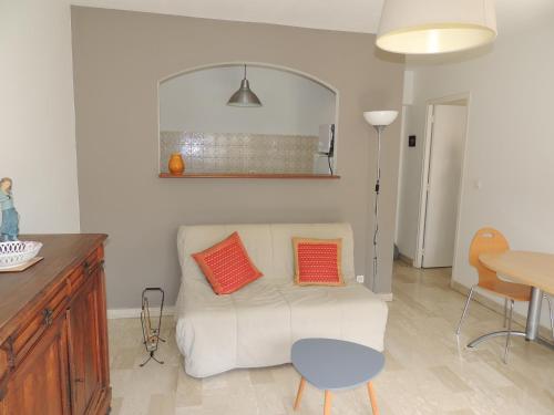 T2 Centre Ville Proche Plage in Sanary-Sur-Mer, France