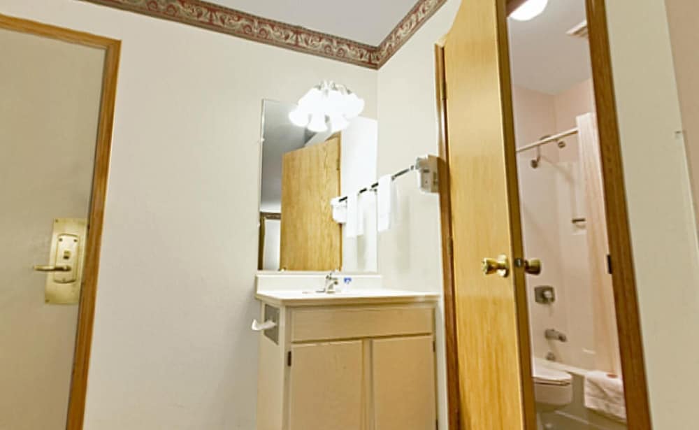 Americas Best Value Inn & Suites Thief River Falls - photo 17