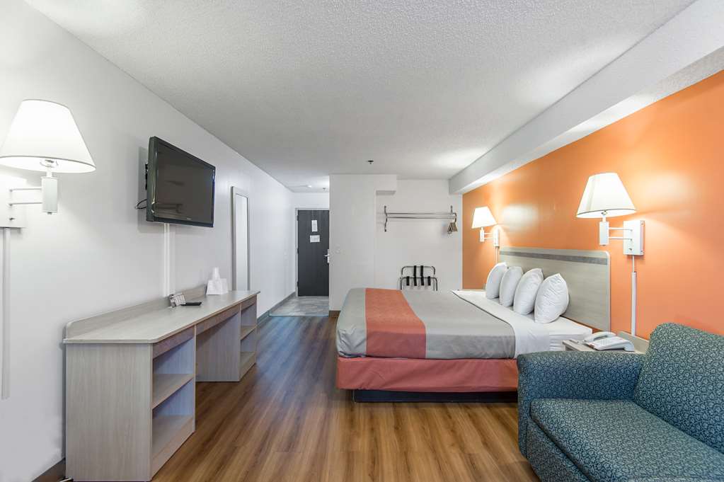 Motel 6 Lawrence KS - photo 9