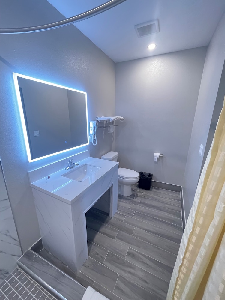 Stadium Inn & Spas - photo 25
