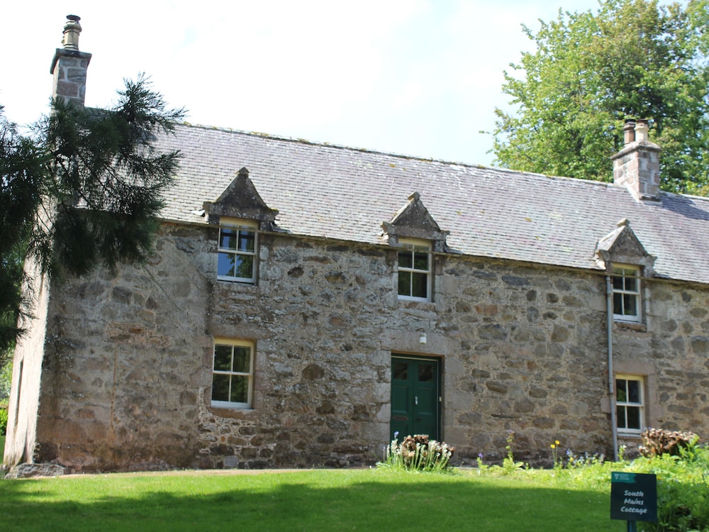 South Mains Cottage Craigievar Castle — 4-Star Luxury Hotel in Alford, United Kingdom