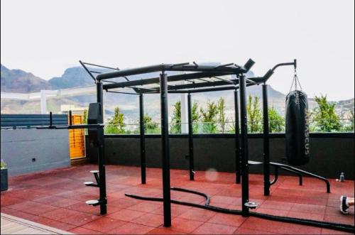 Skyline views Stylish Studio with Pool parking no load shedding