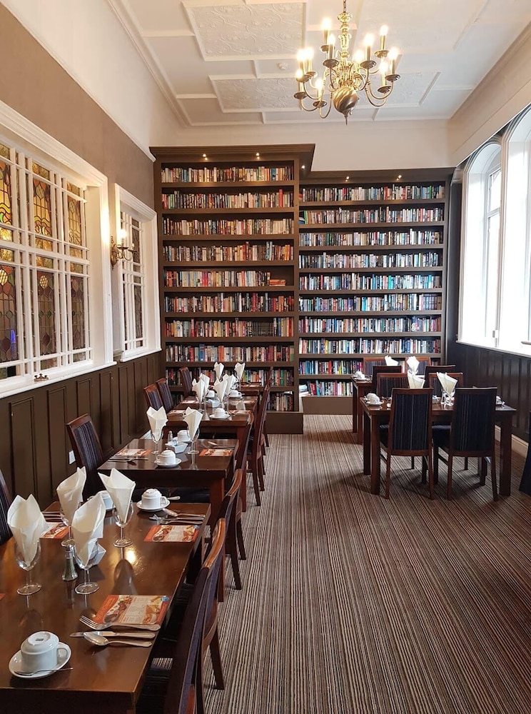 The Royal Hotel — hotel in Sheerness