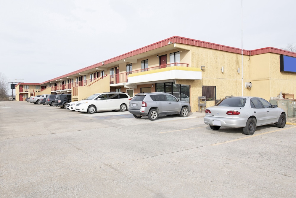 OYO Hotel Tulsa International Airport - photo 23