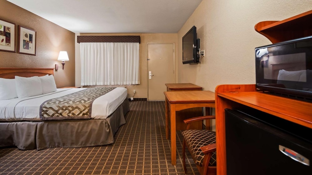 Cajon Pass Inn - photo 18