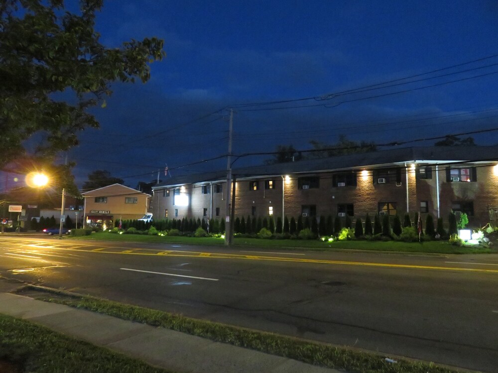 Central Motel Court Yard - photo 128
