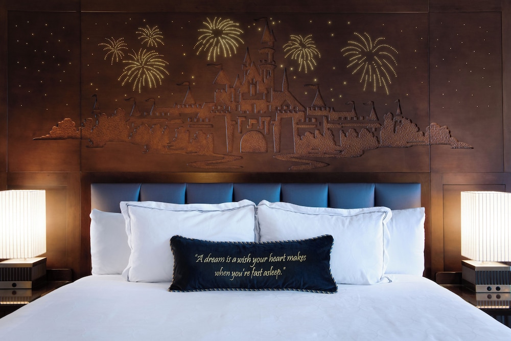 Disneyland Hotel - photo 16