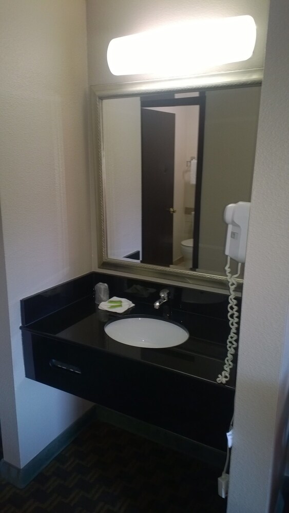 Banfield Value Inn - photo 29