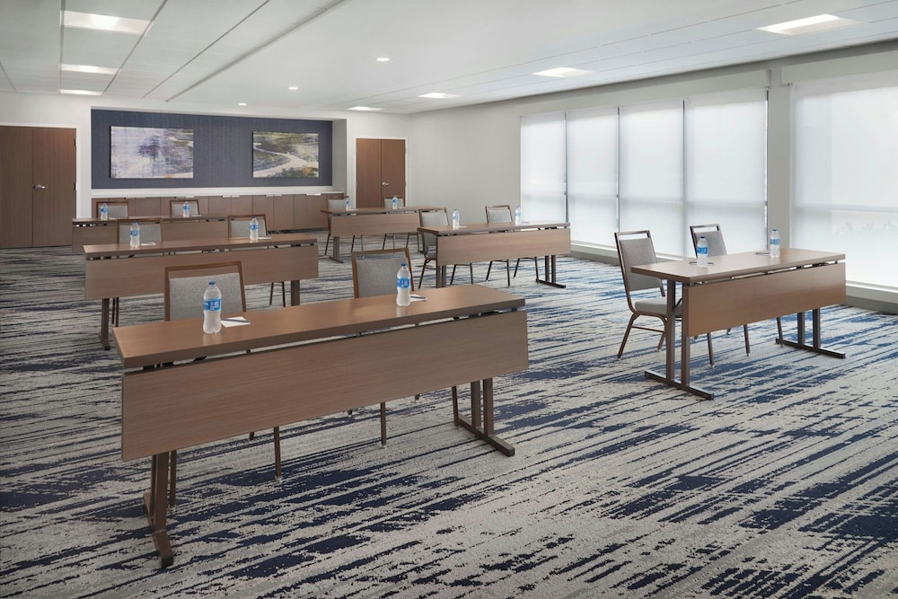 Fairfield Inn & Suites Columbus - photo 31