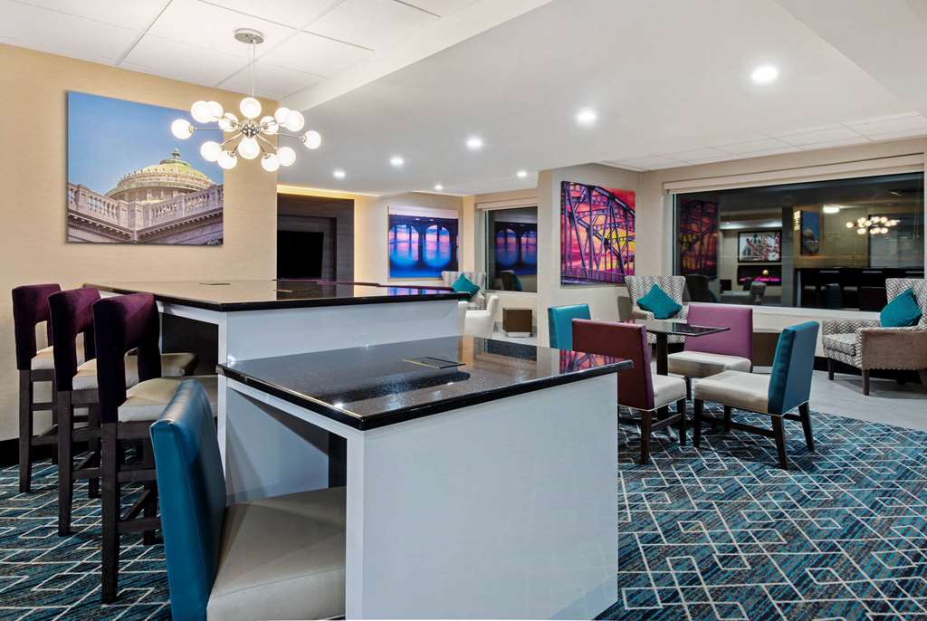 La Quinta Inn & Suites by Wyndham New Cumberland Harrisburg - photo 6