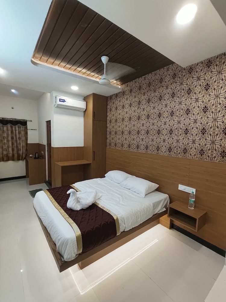 Nalli Plaza — Omalur