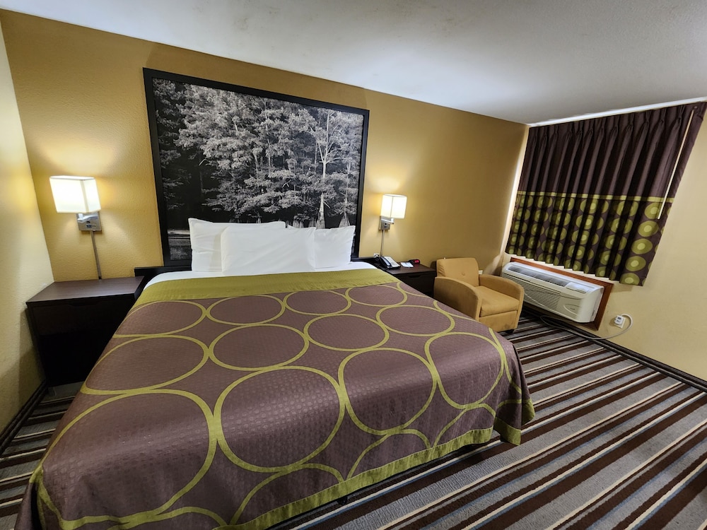 Super 8 by Wyndham Pine Bluff - photo 4