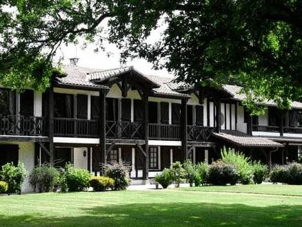 Auberge des Pins — hotel in Sabres