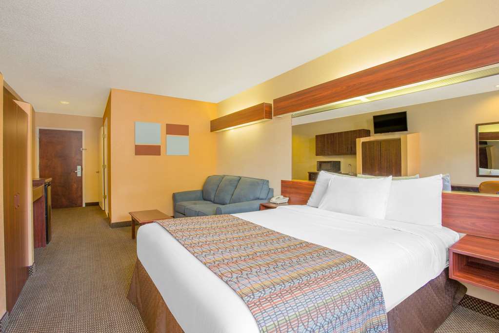 Microtel Inn & Suites by Wyndham Kannapolis Concord - photo 8