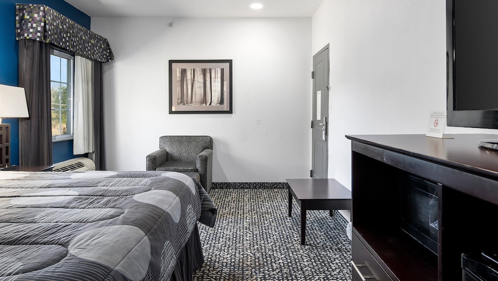 Belmont Inn and Suites - photo 15