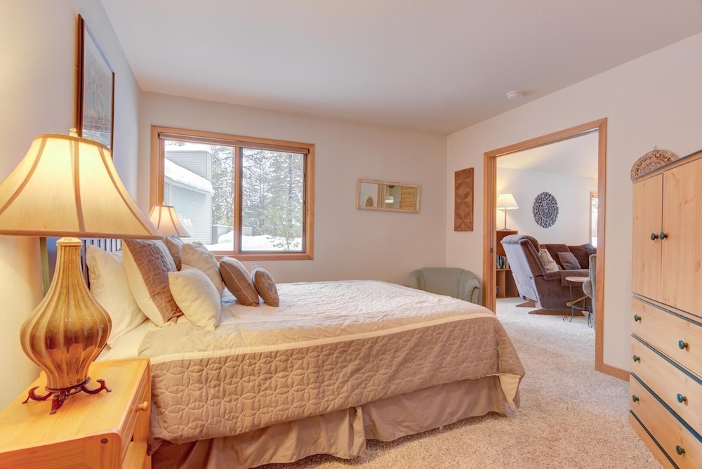 Awbrey Lane #7 by Village Properties at Sunriver - photo 2