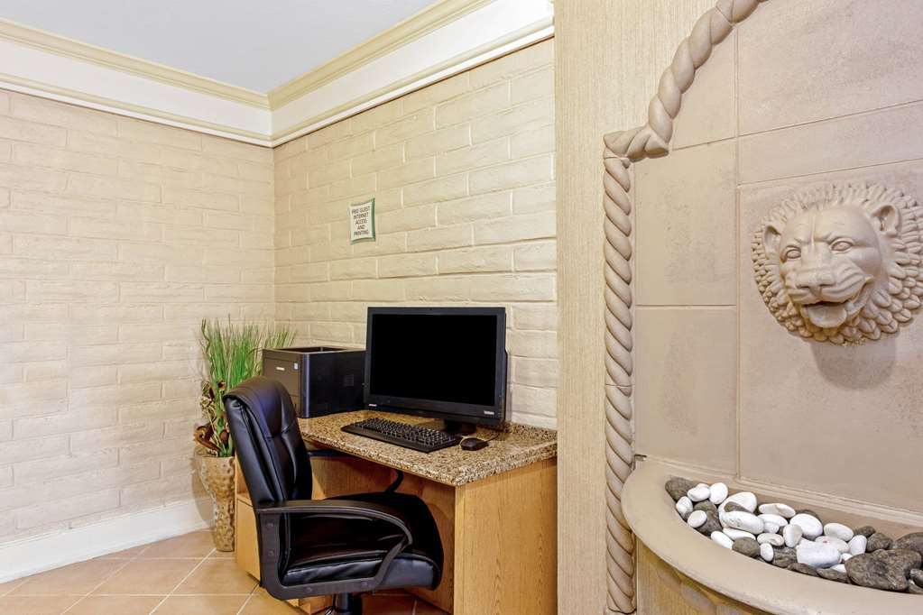 La Quinta Inn by Wyndham Orlando Airport West - photo 24