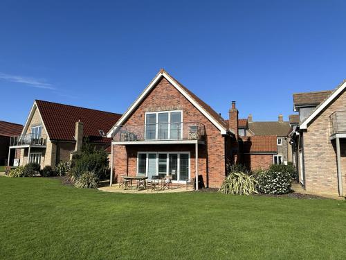 Britannia House Seaview and Balcony Part of the The Bay Filey Holiday Village with pool gym and direct beach access pub restaurant tennis and meadows walks