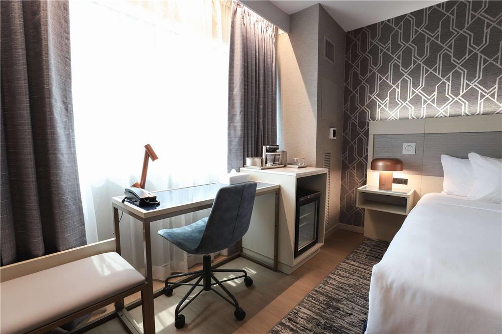 Radisson Plaza Hotel at Kalamazoo Center - photo 7