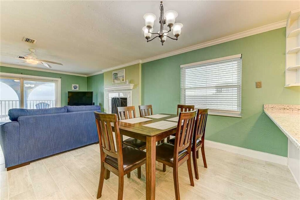 Island Retreat Upper B Ocean Front 2 Bedrooms Sleeps 6 - photo 40