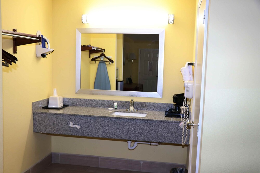 Loyalty Inn Hawkinsville - photo 16