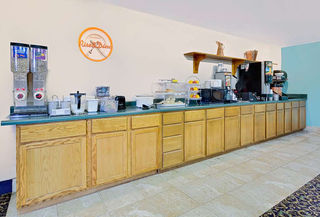 Howard Johnson by Wyndham Gothenburg - photo 15