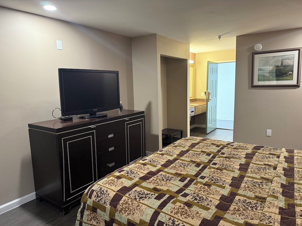 Magnolia Bay Hotel & Suites - photo 5