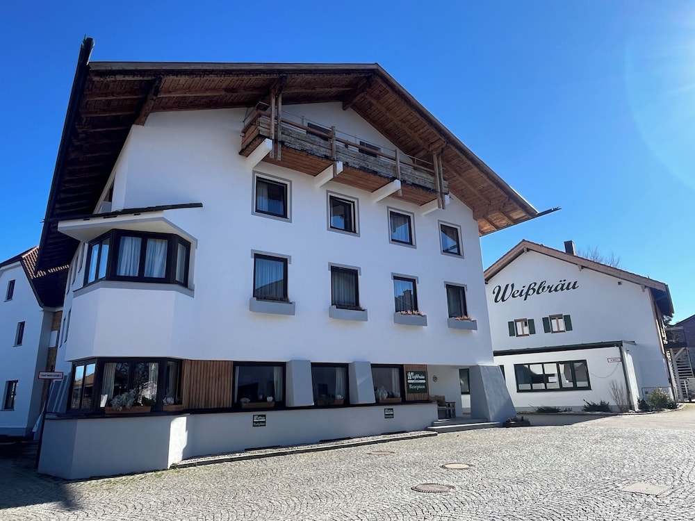 Hotel Weißbräu — hotel in Oberhaching