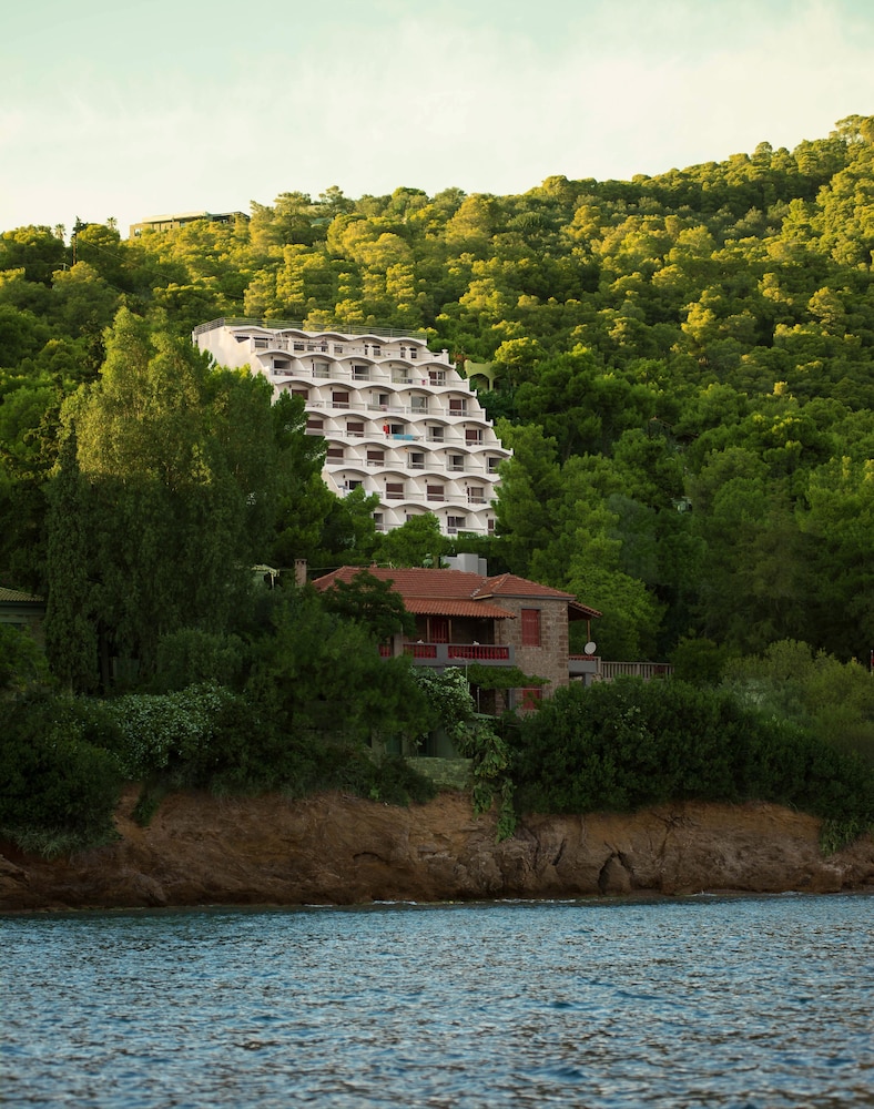 Panorama Apartments — 4-Star Luxury Hotel in Poros, Greece