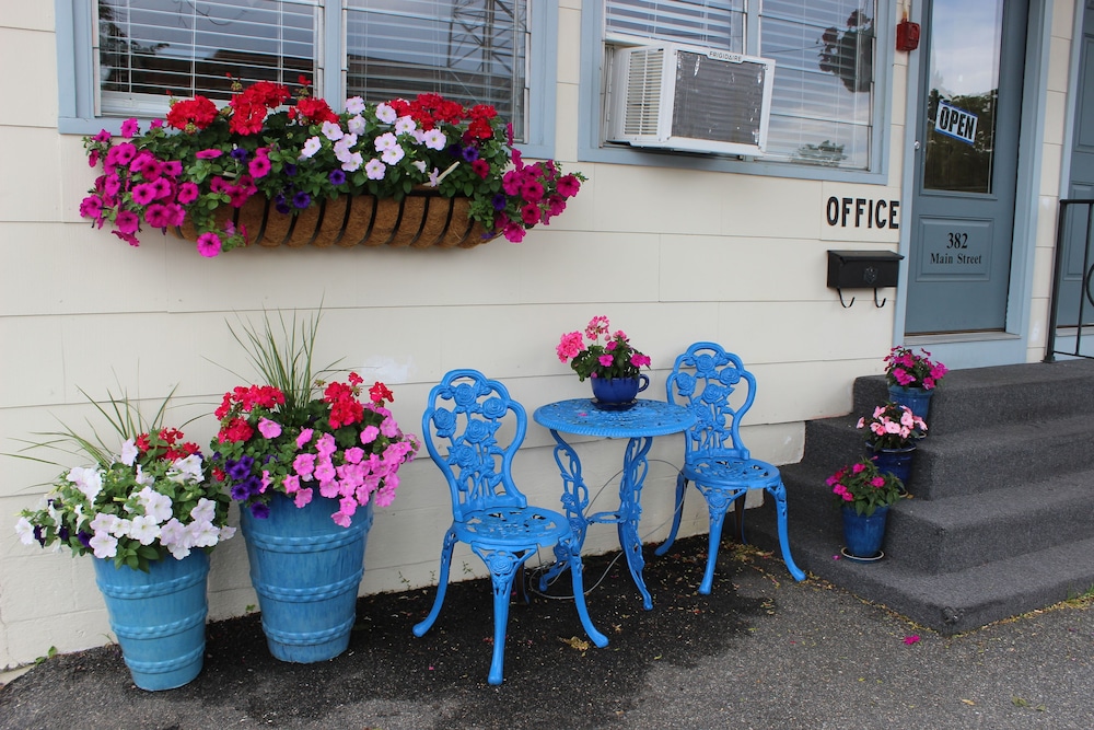 Town & Beach Motel - photo 32