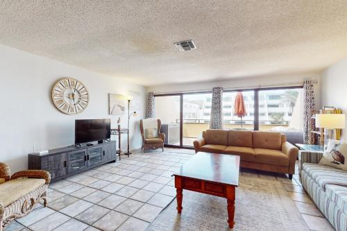 Aegean 330 - carbon neutral hotel in Destin