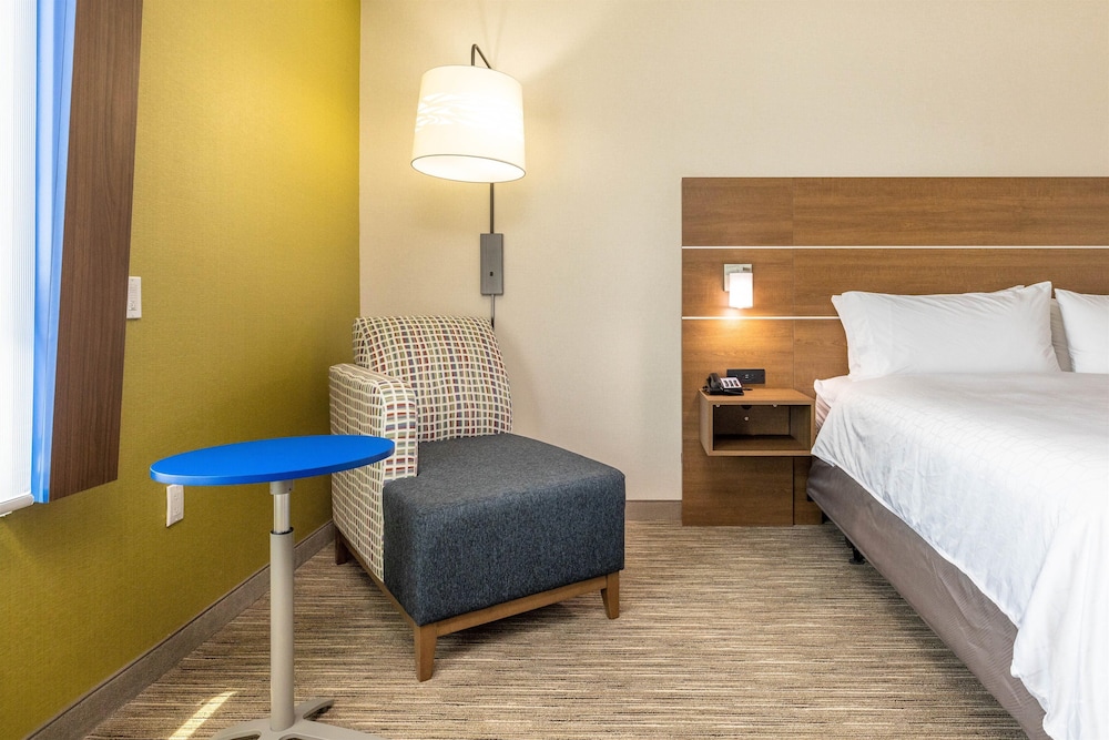 Holiday Inn Express & Suites San Jose Silicon Valley - photo 26